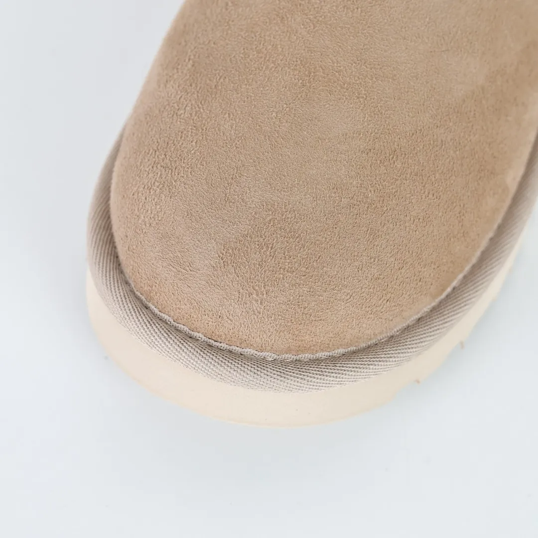 Pick up locally 💰560 Core recommended good price It is a very suitable choice for home furnishings. In the new year, uug launched a series of styles, which are partial to the preferences of young consumers and have also moved to the forefront of fashion trends. Shoe body material: water-repellent coated suede upper, 17 mm UGGPURE™ implantable wool insole, lightweight non-slip and comfortable rubber outsole, with brand LOGO and trademark, with full packaging Size: 35 36 37 38 39 40